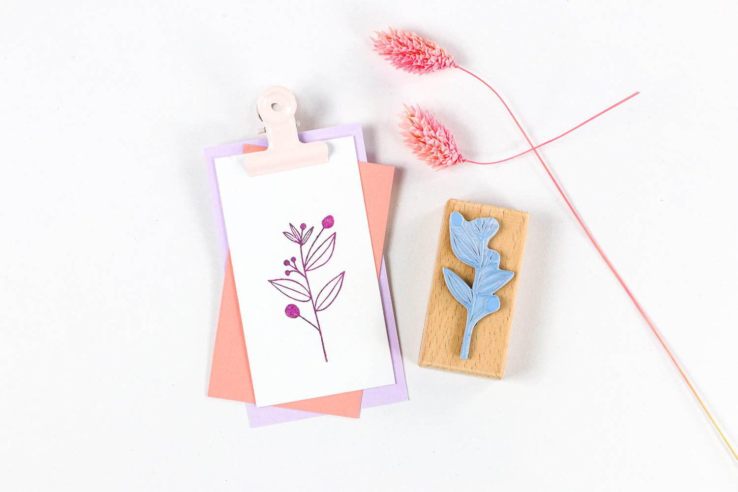 Stempel Zweig mit Beeren auf Anhänger gestempelt