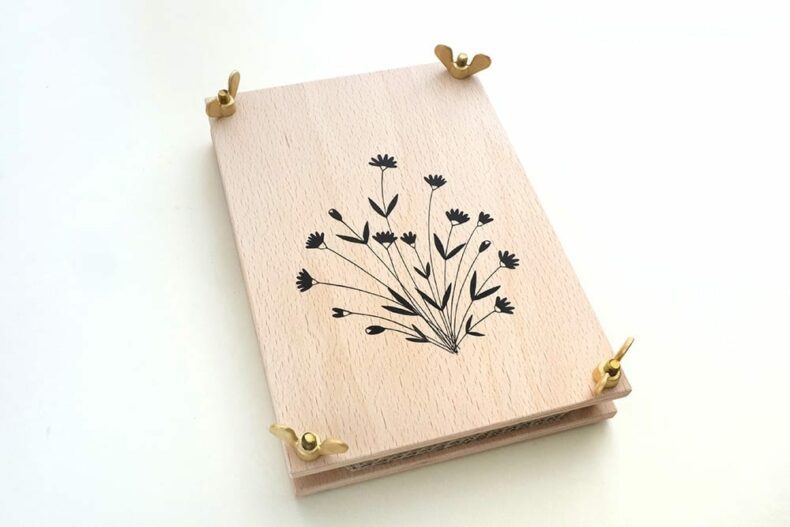Blumenpresse | STUDIO KARAMELO | wooden flower press