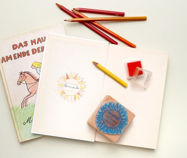 Ex Libris Stempel für Kinder zur Einschulung | STUDIO KARAMELO