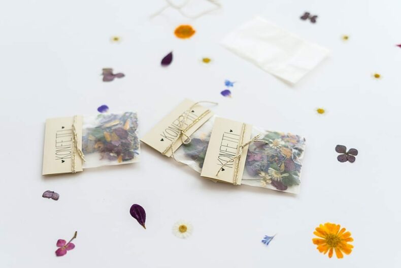 Konfetti aus Blüten, Veilchen Farn und Ringelblumen, Verlag freies Geistesleben