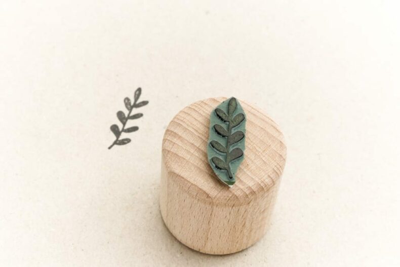 Stempel Zweig mit Blättern, Ministempel, floraler Stempel | STUDIO KARAMELO