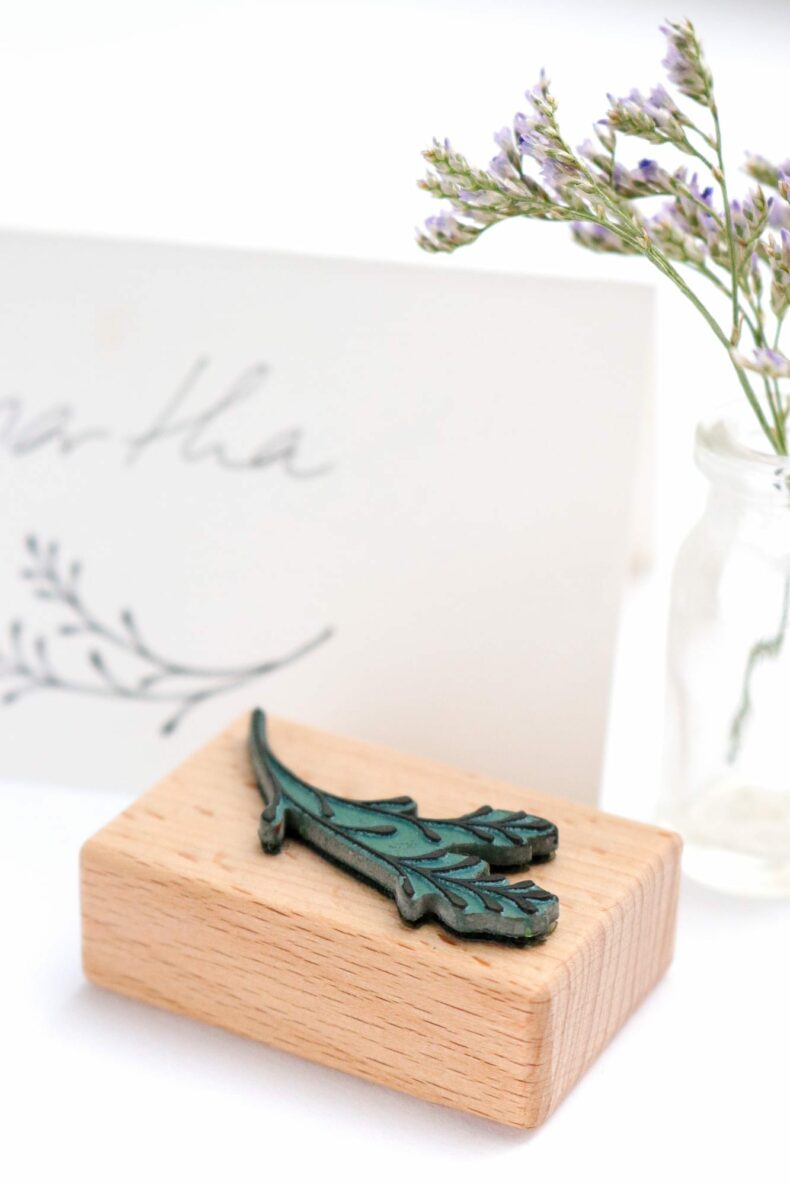 Stempel für Tischkärtchen, Stempel Zweig mit Knospen | STUDIO KARAMELO