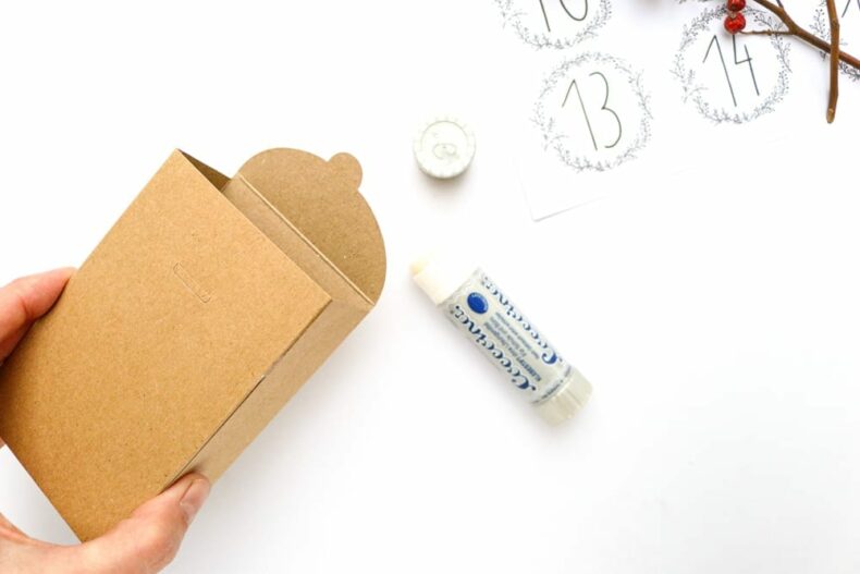 DIY Adventskalender mit 24 Schachteln aus Kraftpapier