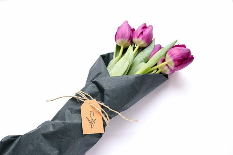Tulpen verschenken mit Geschenkanhänger, bestempelt mit Motivstempel Tulpe