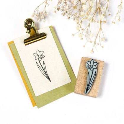 Blumenstempel Narzisse (Osterglocke) auf Geschenkanhänger gestempelt