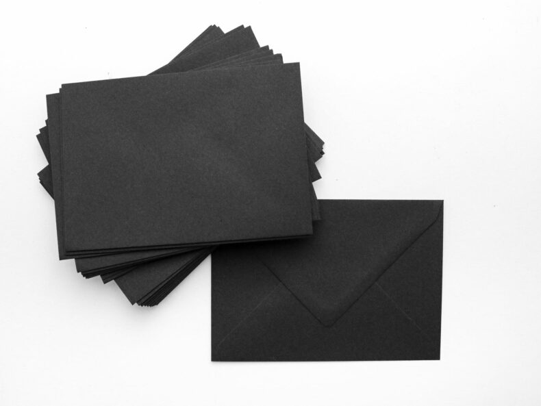 Briefumschläge in schwarz, Kuverts aus Kraftpapier STUDIO KARAMELO