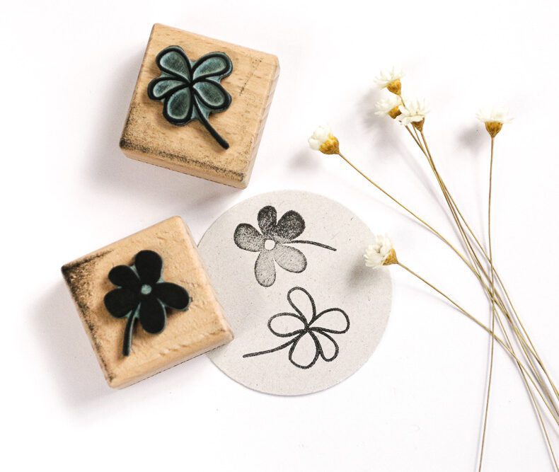 Butterblümchen als Holzstempel