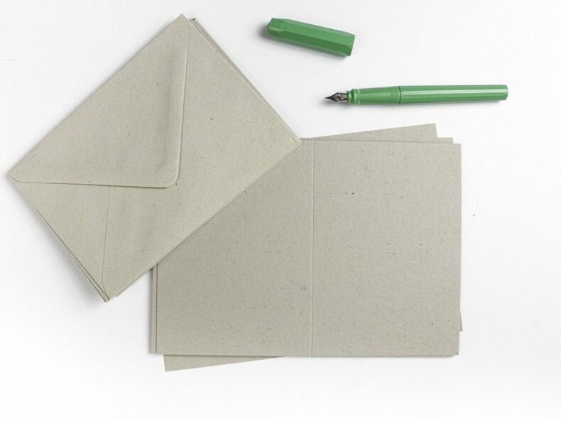 Klappkarten und Umschläge aus Recyclingpapier grau, Feinpapier