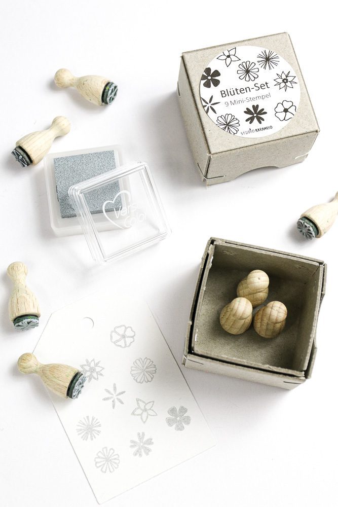 Ministempel mit Blütenmotiven in kleiner Geschenkbox