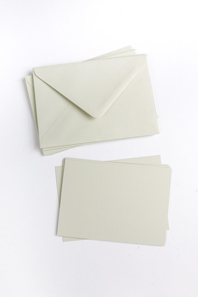 Klappkarten und Kuverts aus hochwertigem Recyclingpapier Farbton mushroom