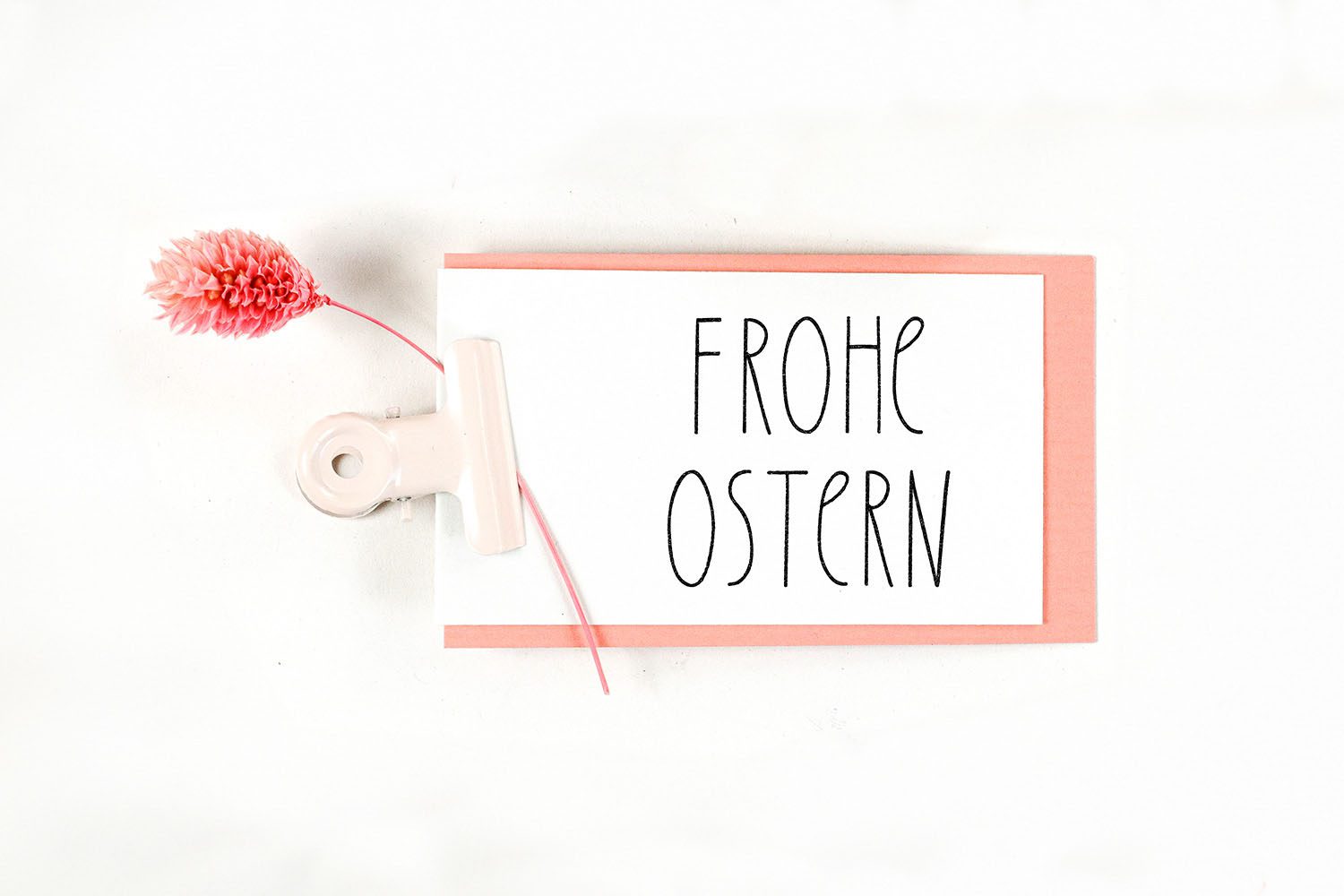 Frohe Ostern Textstempel auf Anhänger gestempelt
