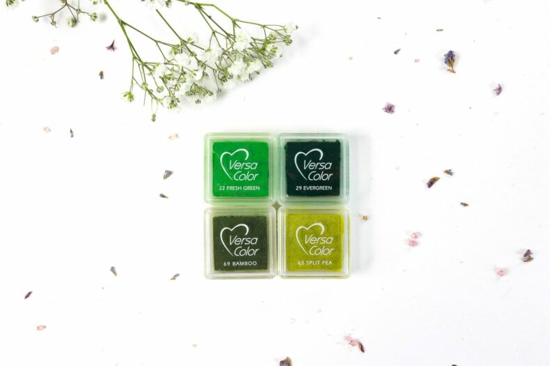 Stempelkissen-Set: vier grüne Mini-Stempelkissen von Versa Color in evergreen, split pea, fresh green und bamboo