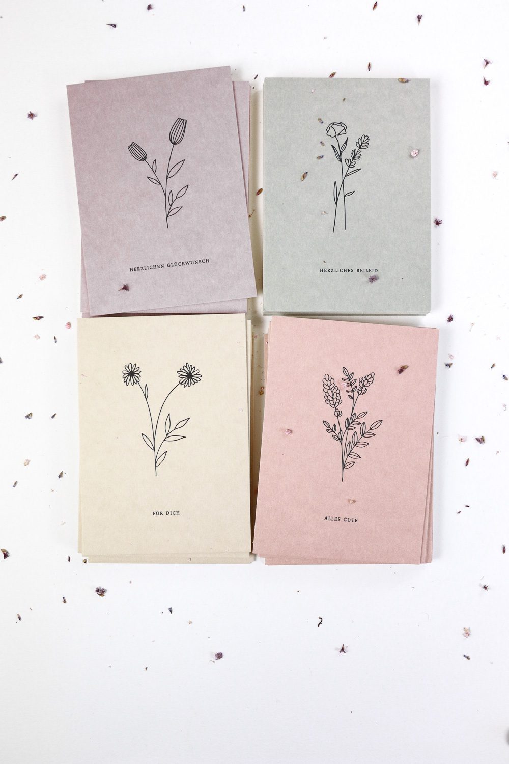 Set mit vier floralen Grusskarten auf kräftigem Karton gedruckt für unterschiedliche Anlässe