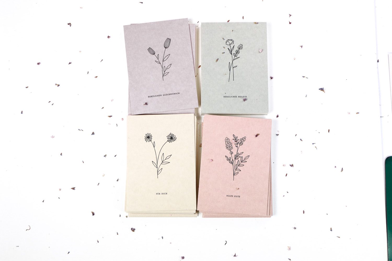 Set mit vier floralen Grusskarten für verschiedene Anlässe wie Geburtstag, Beileid, Gute Wünsche
