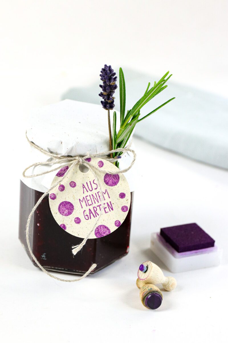 Textstempel Aus meinem Garten auf Anhänger für selbstgemachte Brombeer-Marmelade