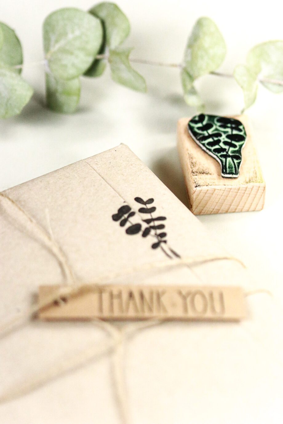 Set 20 Tampons Nature Bois + Encreur – Motifs : Papillons, Fleurs, Feuilles – Diamètre 2 Cm