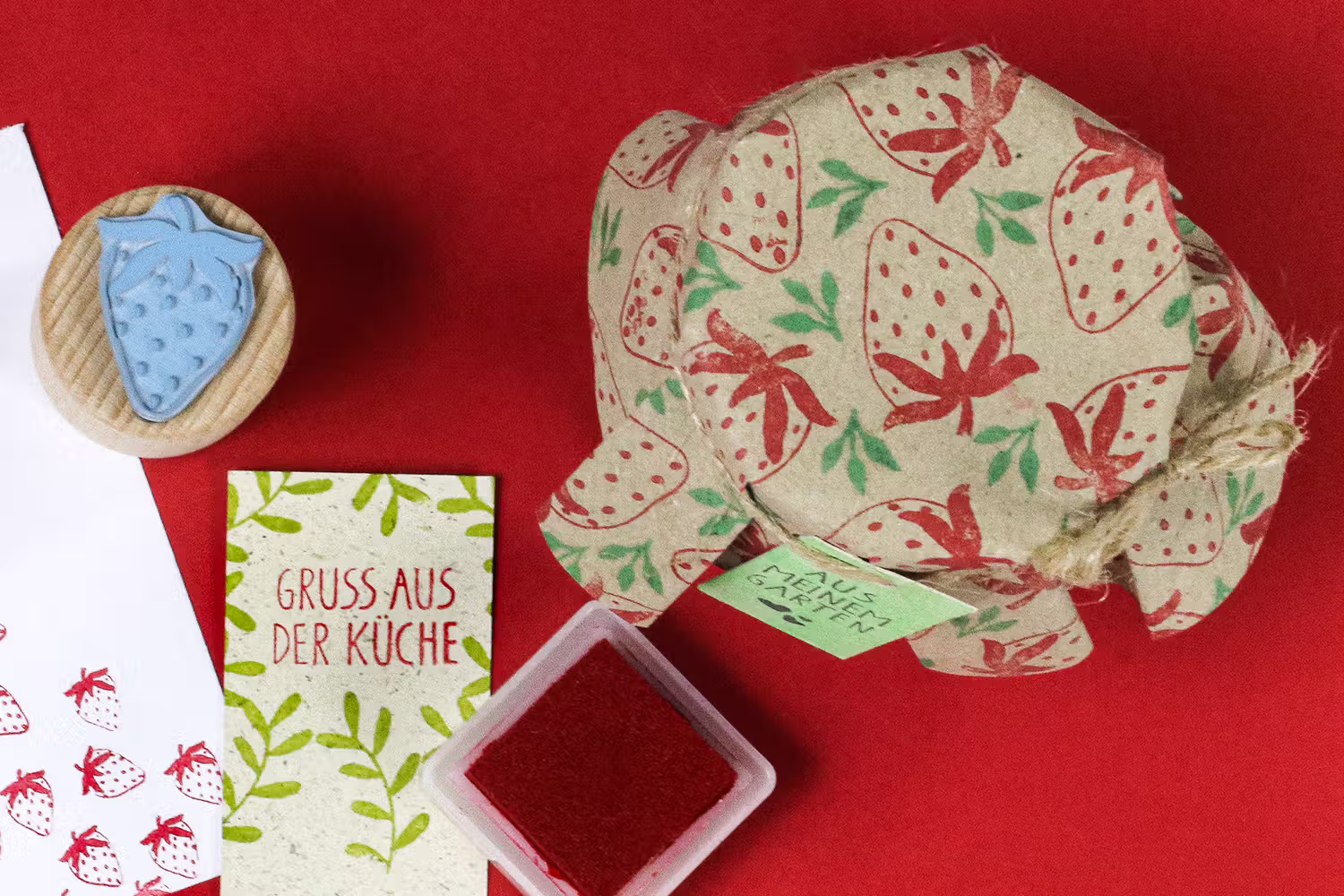 Stempel Erdbeere auf Marmeladen Etikett gestempelt