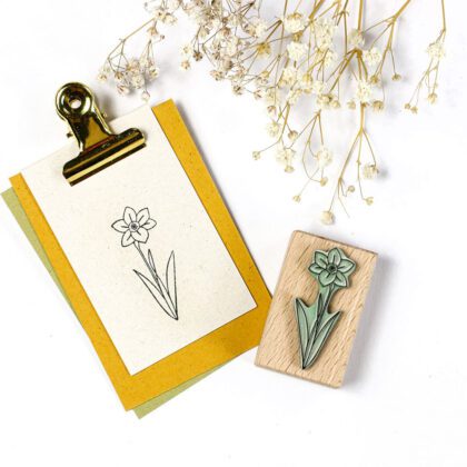 Blumenstempel Narzisse (Osterglocke) auf Geschenkanhänger gestempelt