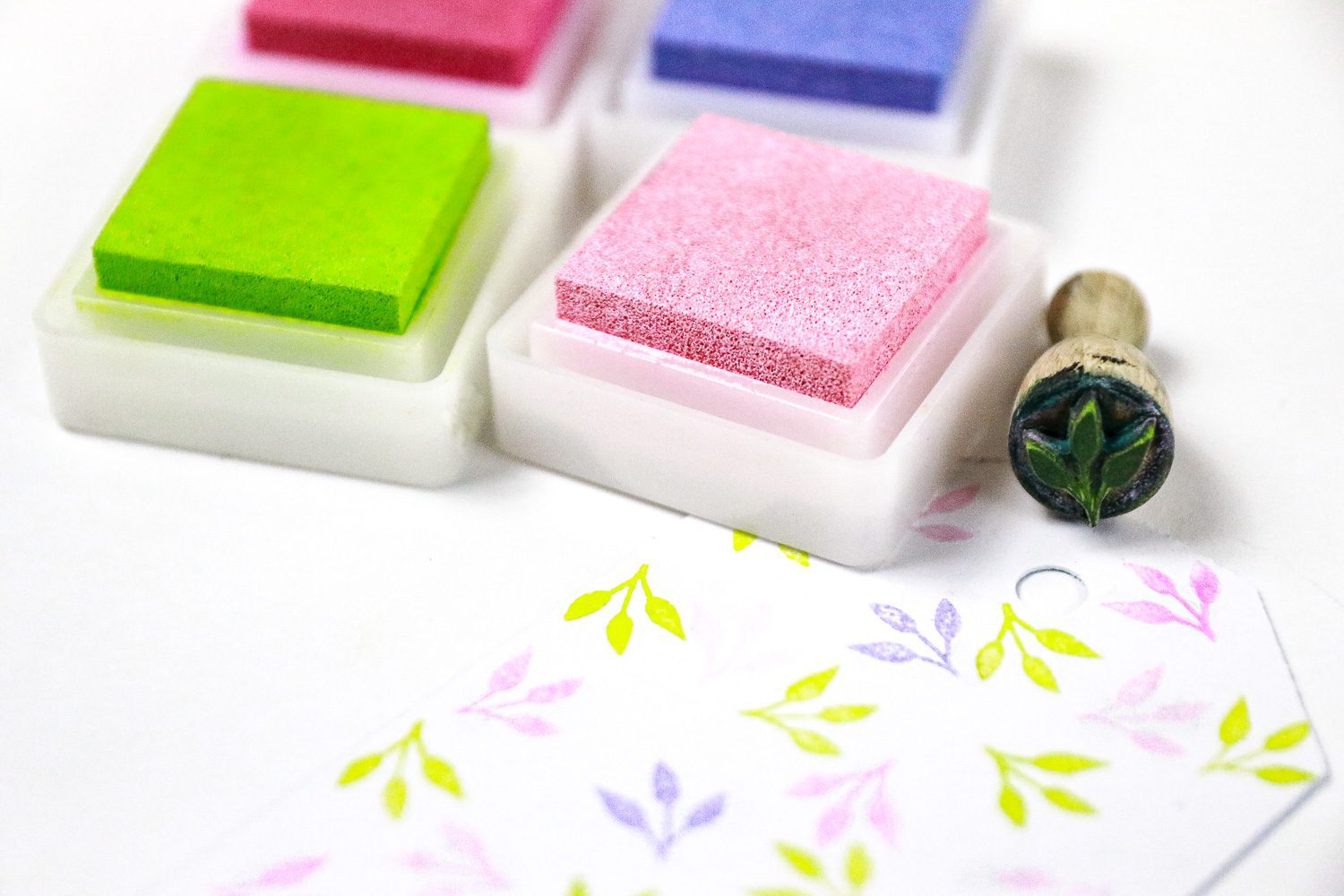 Shades of spring – Stempelkissen Set Frühlingsfarben pink, lila und grün von VersaColor