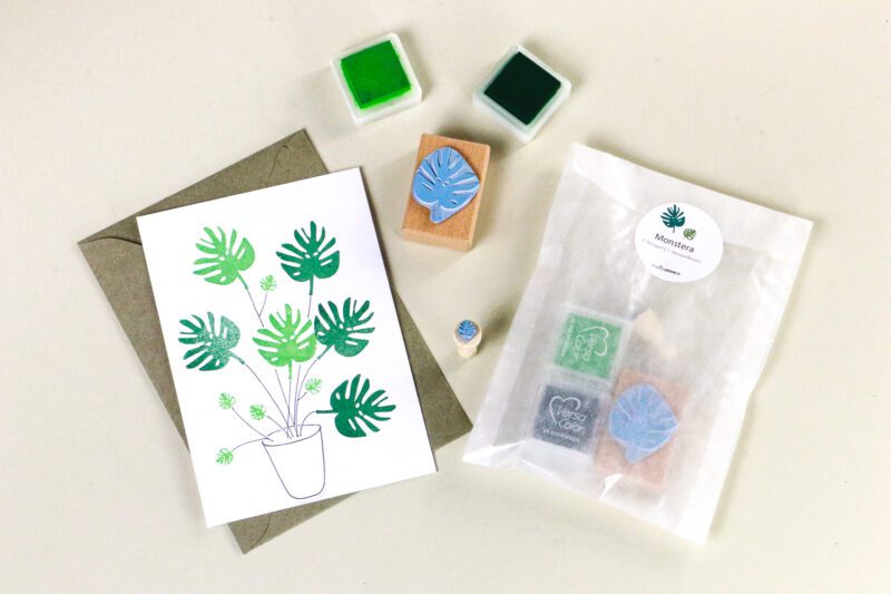 Stempel Set Monstera mit Monsterablatt in klein und groß und zwei grünen Stempelkissen