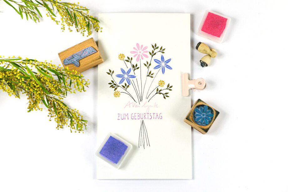 DIY-Geburtstagskarte – Blumenstrauß stempeln mit Blüten- und Blätterstempel