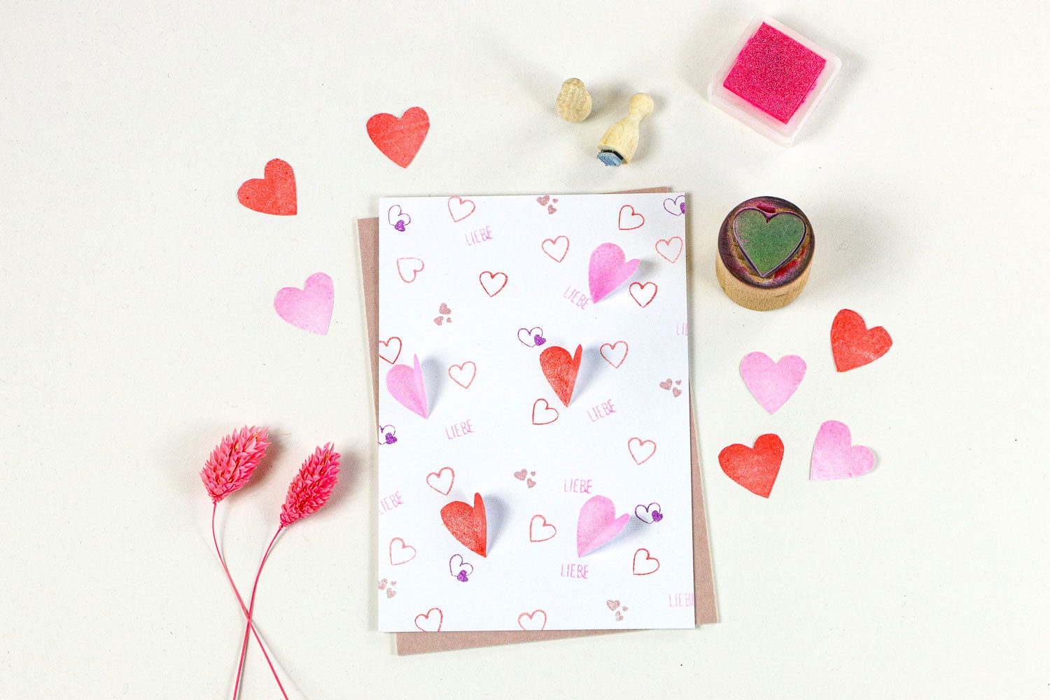DIY Karte zum Muttertag, Valentinstag oder zur Hochzeit mit Herzstempel gestalten
