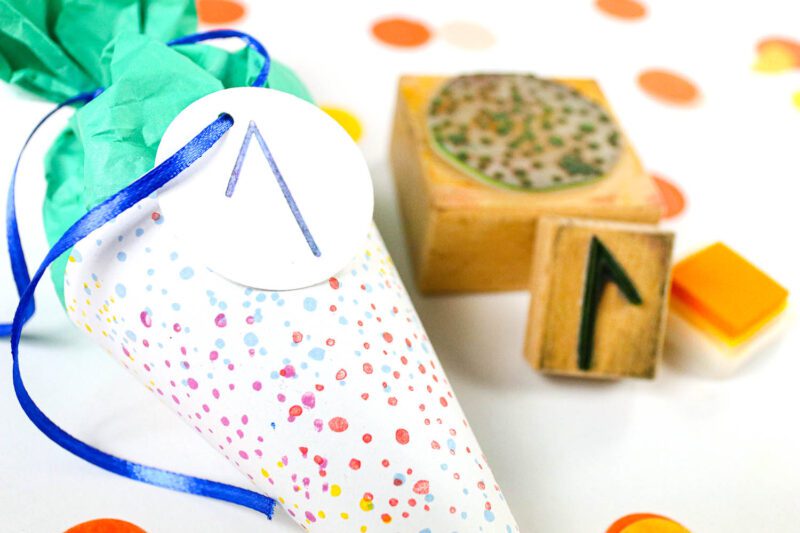 DIY: Mini Schultüte basteln und mit Punkten bestempeln