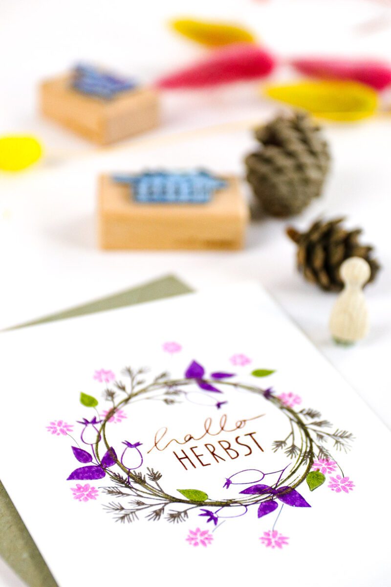 Textstempel hallo Herbst von Blumenkranz umrankt