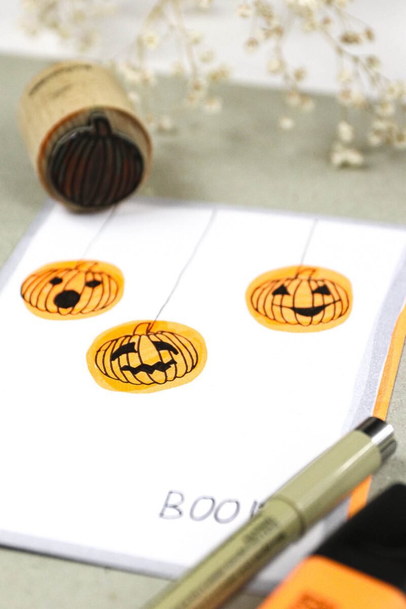 DIY Halloween-Karte mit Kürbisstempeln