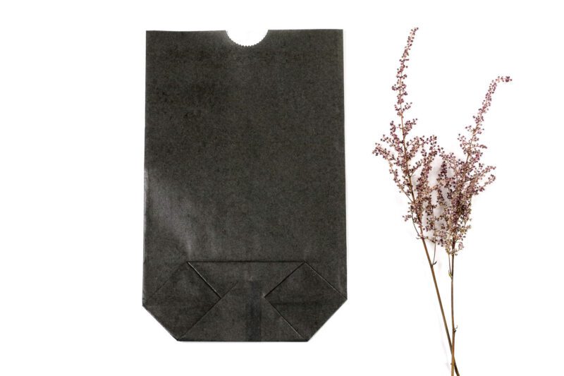 24 schwarze Kraftpapiertüten zum Basteln eines DIY-Adventskalenders