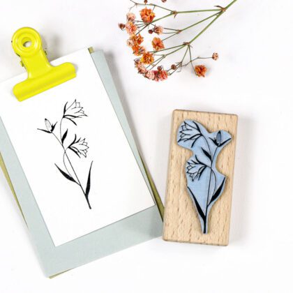 Blumenstempel »Glockenblume« auf Anhänger gestempelt